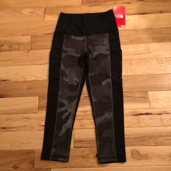 North Face NWT camo leggings❤️🔥🧘‍♀️🧗‍♀️🍂 - Picture 4 of 13
